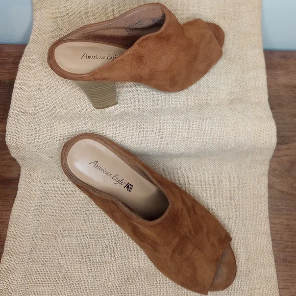 American Eagle Tan Camel Suede Open Toe Mules Clogs 4" Wood Heel Size 6 - Picture 4 of 14